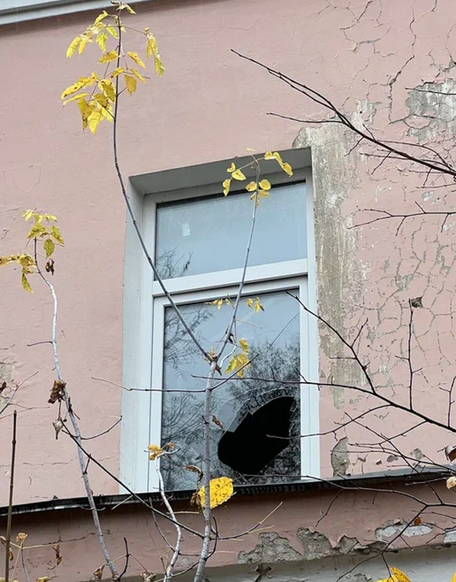 В Собинском районе меценат из Москвы восстанавливает особняк купца Крашенинникова. Строение XIX века несколько лет стояло в руинах, у него не было даже крыши. Теперь его собирают буквально по кирпичам. И скоро на месте разрушенного здания появится новый культурный центр и точка притяжения туристов. «Ключ-Медиа» не только оценил ход работ в селе Арбузово, но и присмотрелся к другим домам с историей, которые планируют восстановить.