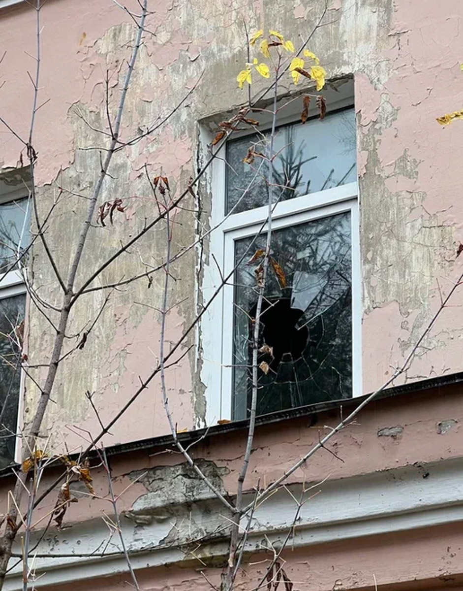 В Собинском районе меценат из Москвы восстанавливает особняк купца Крашенинникова. Строение XIX века несколько лет стояло в руинах, у него не было даже крыши. Теперь его собирают буквально по кирпичам. И скоро на месте разрушенного здания появится новый культурный центр и точка притяжения туристов. «Ключ-Медиа» не только оценил ход работ в селе Арбузово, но и присмотрелся к другим домам с историей, которые планируют восстановить.