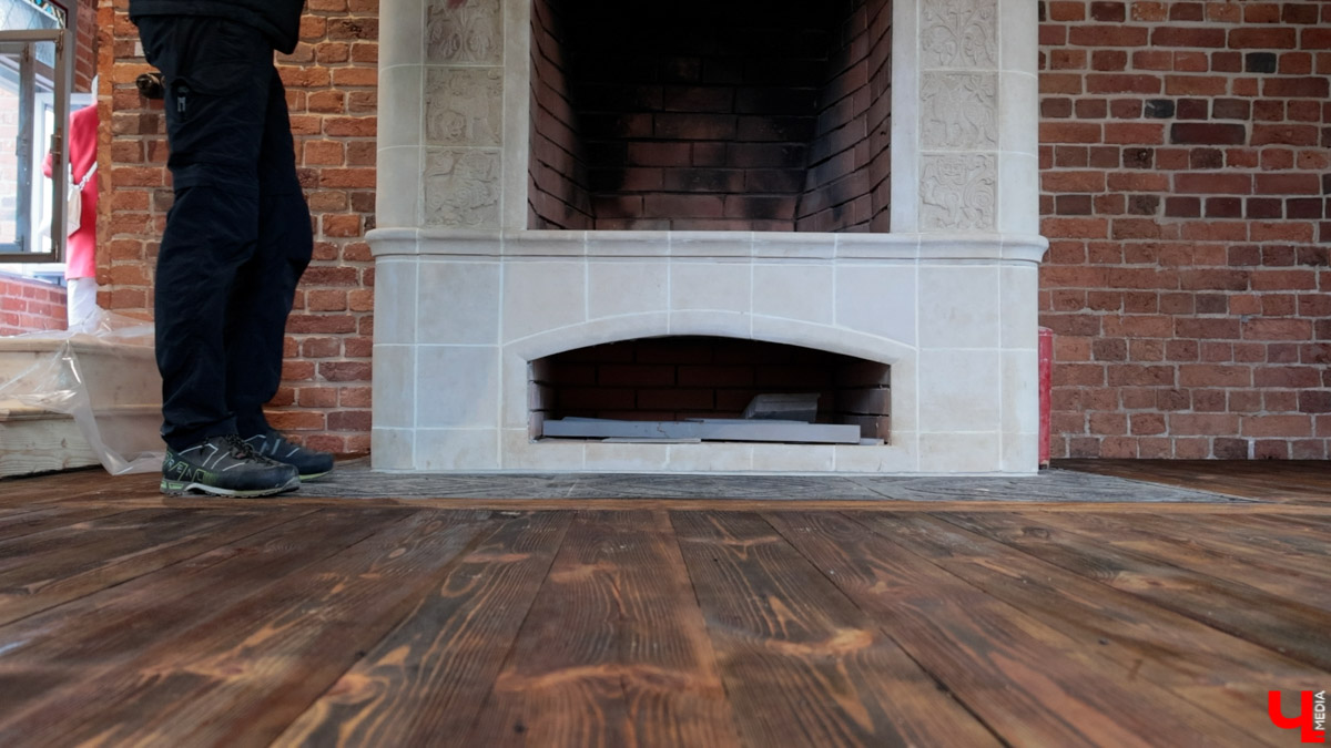 В Собинском районе меценат из Москвы восстанавливает особняк купца Крашенинникова. Строение XIX века несколько лет стояло в руинах, у него не было даже крыши. Теперь его собирают буквально по кирпичам. И скоро на месте разрушенного здания появится новый культурный центр и точка притяжения туристов. «Ключ-Медиа» не только оценил ход работ в селе Арбузово, но и присмотрелся к другим домам с историей, которые планируют восстановить.