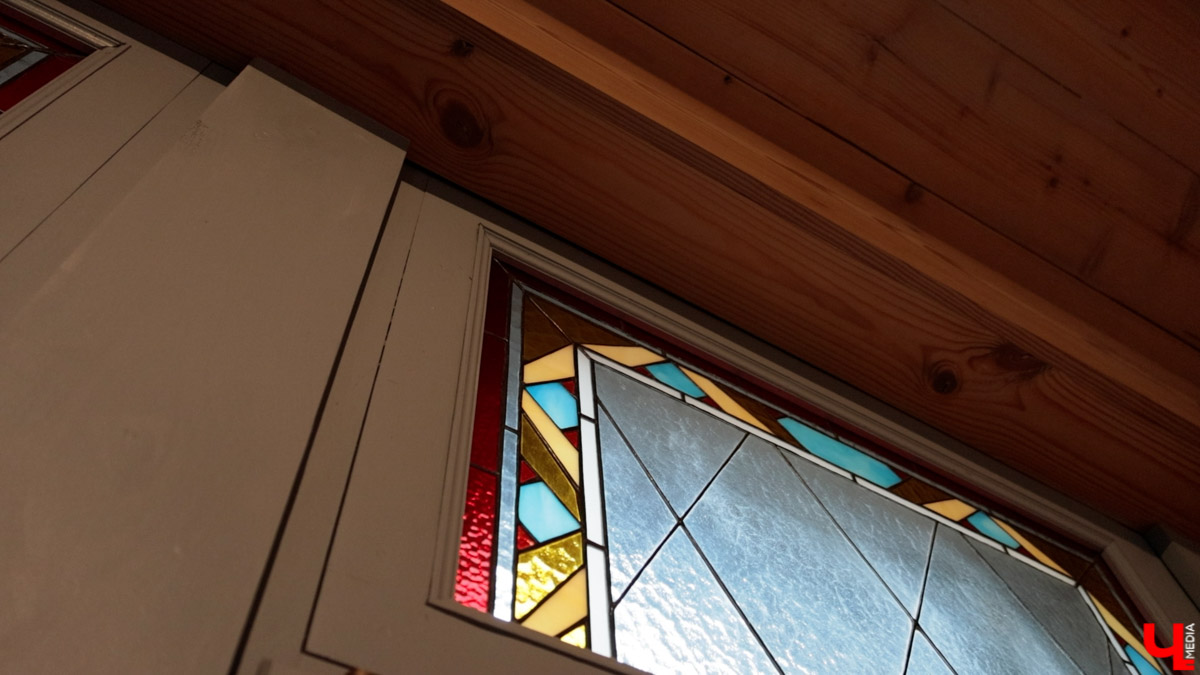 В Собинском районе меценат из Москвы восстанавливает особняк купца Крашенинникова. Строение XIX века несколько лет стояло в руинах, у него не было даже крыши. Теперь его собирают буквально по кирпичам. И скоро на месте разрушенного здания появится новый культурный центр и точка притяжения туристов. «Ключ-Медиа» не только оценил ход работ в селе Арбузово, но и присмотрелся к другим домам с историей, которые планируют восстановить.