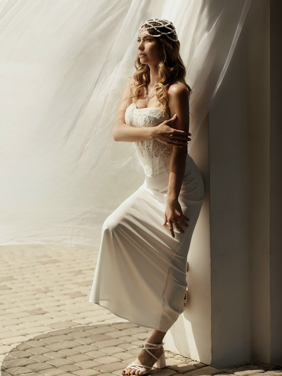 Каждая женщина — королева, а значит, ей пристало носить корону. Впрочем, пафосный убор модницы зачастую заменяют на другие, не менее заметные аксессуары. Да, владимирские девушки умеют поражать воображение украшениями на голову. «Ключ-Медиа» нашел, наверное, самые необычные из них!