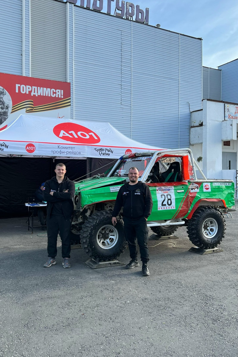 Медали на шею, кубки в руки. В таком формате спортсмены из 33-го региона живут практически нон-стоп. Не бывает и месяца без ярких завоеваний. В сентябре золото по кикбоксингу принесла области Елена Охапкина, а увесистые награды забрали участники чемпионата по бодибилдингу. Но не только они дали нам повод для гордости.