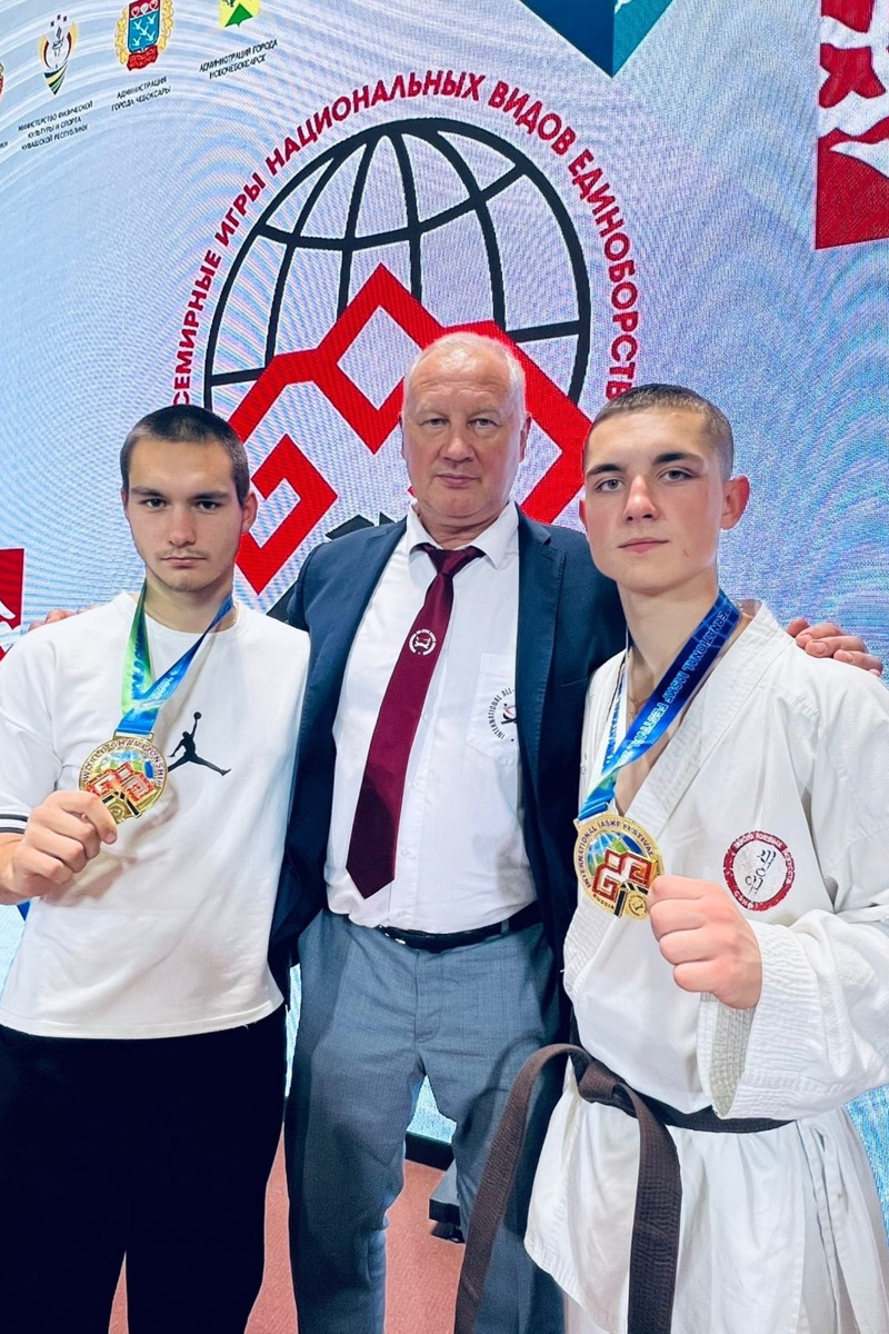 Медали на шею, кубки в руки. В таком формате спортсмены из 33-го региона живут практически нон-стоп. Не бывает и месяца без ярких завоеваний. В сентябре золото по кикбоксингу принесла области Елена Охапкина, а увесистые награды забрали участники чемпионата по бодибилдингу. Но не только они дали нам повод для гордости.