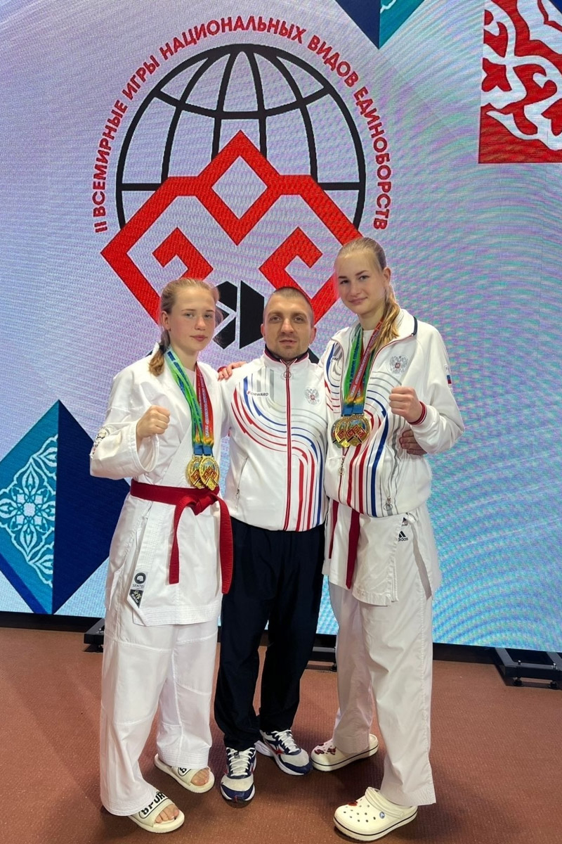 Медали на шею, кубки в руки. В таком формате спортсмены из 33-го региона живут практически нон-стоп. Не бывает и месяца без ярких завоеваний. В сентябре золото по кикбоксингу принесла области Елена Охапкина, а увесистые награды забрали участники чемпионата по бодибилдингу. Но не только они дали нам повод для гордости.