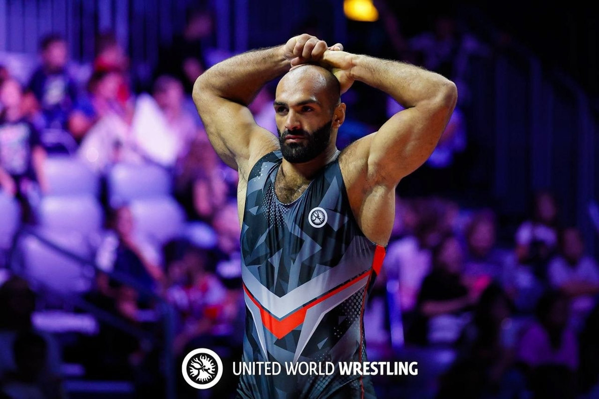 Медали на шею, кубки в руки. В таком формате спортсмены из 33-го региона живут практически нон-стоп. Не бывает и месяца без ярких завоеваний. В сентябре золото по кикбоксингу принесла области Елена Охапкина, а увесистые награды забрали участники чемпионата по бодибилдингу. Но не только они дали нам повод для гордости.