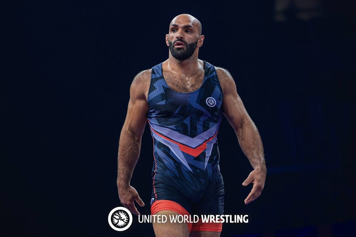 Медали на шею, кубки в руки. В таком формате спортсмены из 33-го региона живут практически нон-стоп. Не бывает и месяца без ярких завоеваний. В сентябре золото по кикбоксингу принесла области Елена Охапкина, а увесистые награды забрали участники чемпионата по бодибилдингу. Но не только они дали нам повод для гордости.