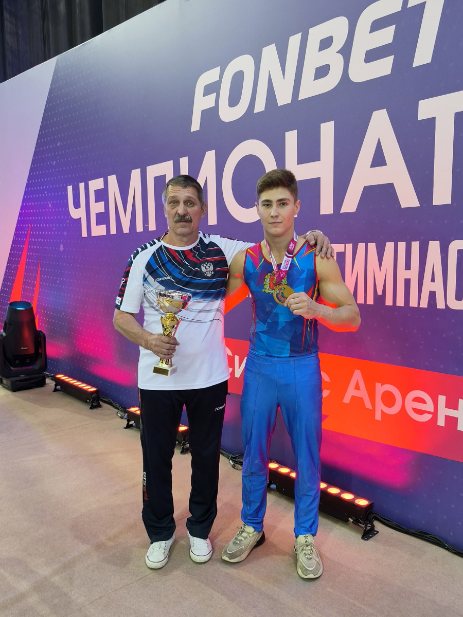 Медали на шею, кубки в руки. В таком формате спортсмены из 33-го региона живут практически нон-стоп. Не бывает и месяца без ярких завоеваний. В сентябре золото по кикбоксингу принесла области Елена Охапкина, а увесистые награды забрали участники чемпионата по бодибилдингу. Но не только они дали нам повод для гордости.