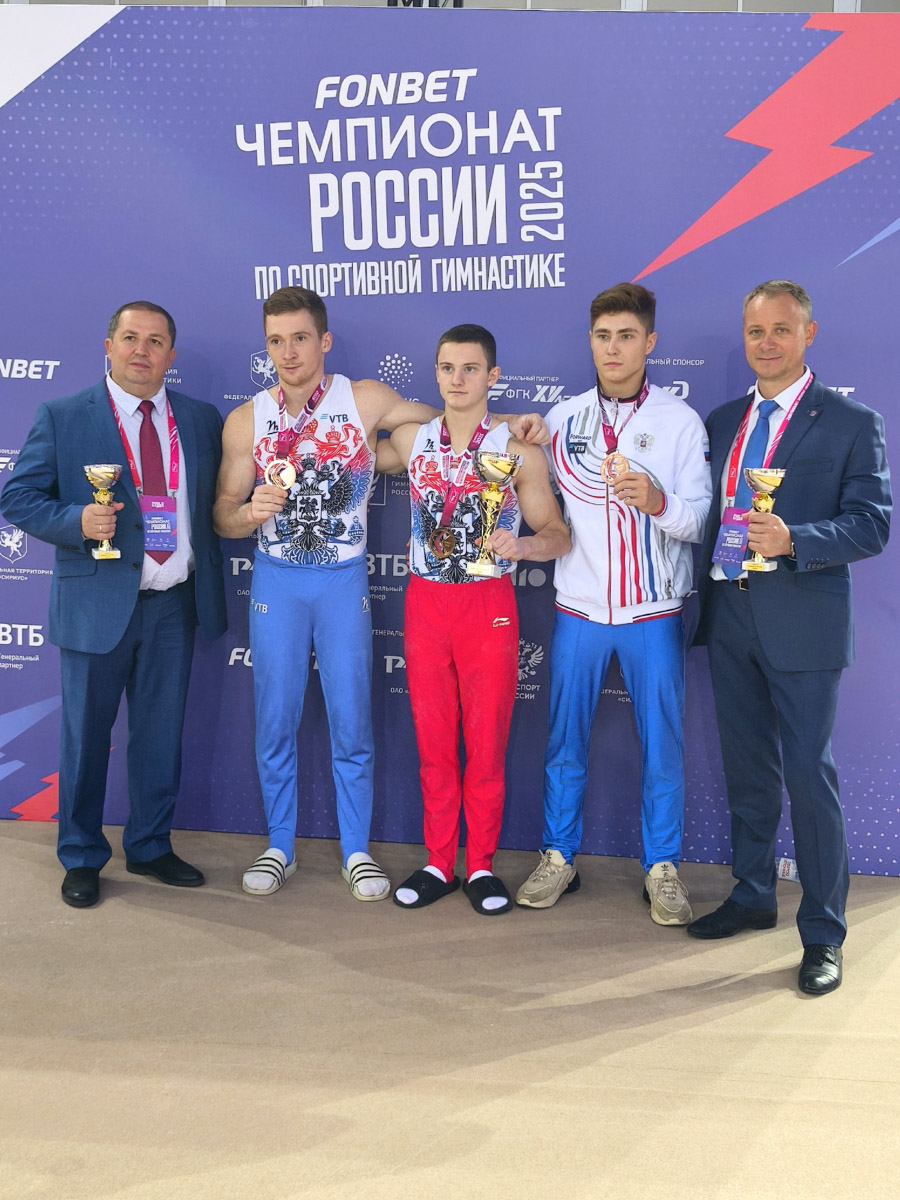 Медали на шею, кубки в руки. В таком формате спортсмены из 33-го региона живут практически нон-стоп. Не бывает и месяца без ярких завоеваний. В сентябре золото по кикбоксингу принесла области Елена Охапкина, а увесистые награды забрали участники чемпионата по бодибилдингу. Но не только они дали нам повод для гордости.