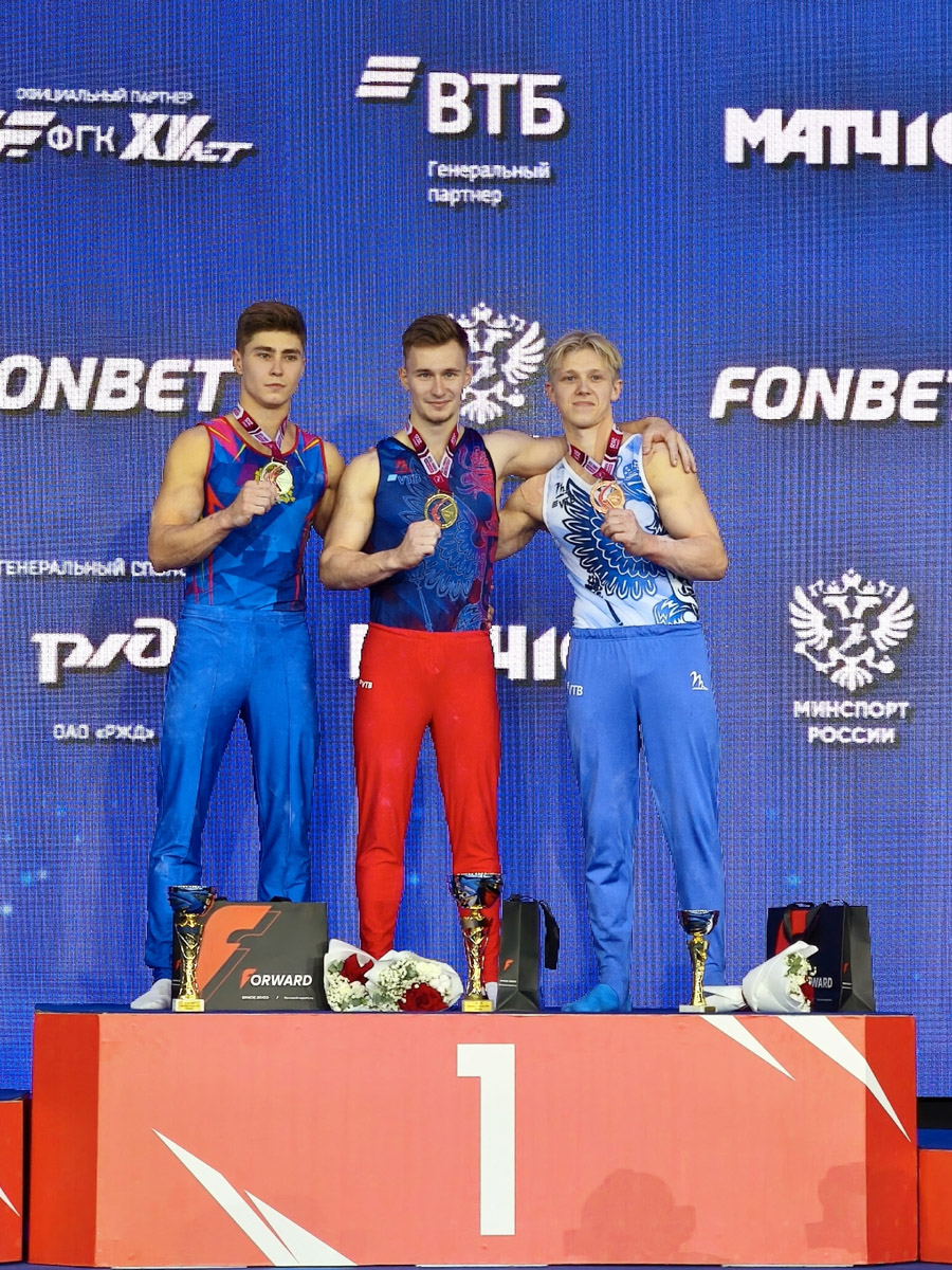 Медали на шею, кубки в руки. В таком формате спортсмены из 33-го региона живут практически нон-стоп. Не бывает и месяца без ярких завоеваний. В сентябре золото по кикбоксингу принесла области Елена Охапкина, а увесистые награды забрали участники чемпионата по бодибилдингу. Но не только они дали нам повод для гордости.