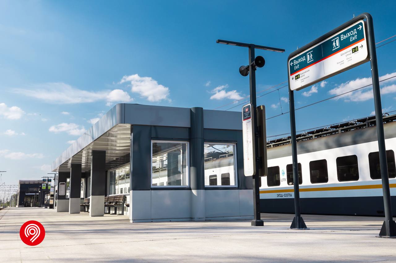 Железнодорожный вокзал Владимира ждет реконструкция в рамках развития инфраструктуры Центрального транспортного узла. Проще говоря, станцию трансформируют под потребности наземного метро, которое соединит город с Москвой. Работы планируют провести в срок до 2030 года. Другая любопытная новость касается строительства сразу двух мостов через Клязьму. На сайте госзакупок появился заказ на выполнение предпроектного этапа. Чем подобные реформы обернутся для жителей региональной столицы? Рассказываем!