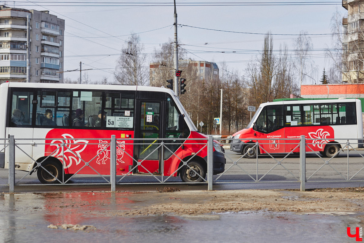 Железнодорожный вокзал Владимира ждет реконструкция в рамках развития инфраструктуры Центрального транспортного узла. Проще говоря, станцию трансформируют под потребности наземного метро, которое соединит город с Москвой. Работы планируют провести в срок до 2030 года. Другая любопытная новость касается строительства сразу двух мостов через Клязьму. На сайте госзакупок появился заказ на выполнение предпроектного этапа. Чем подобные реформы обернутся для жителей региональной столицы? Рассказываем!