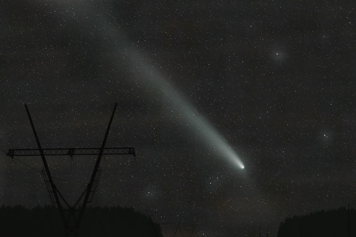 Астрофотограф из города оружейников смог поймать в объектив самую яркую комету года, которую последний раз видели на Земле предположительно 1350 лет назад. Владимир Родин успешно запечатлел «хвостатую странницу», а рассказом о процессе и получившимися кадрами поделился с нашим изданием.