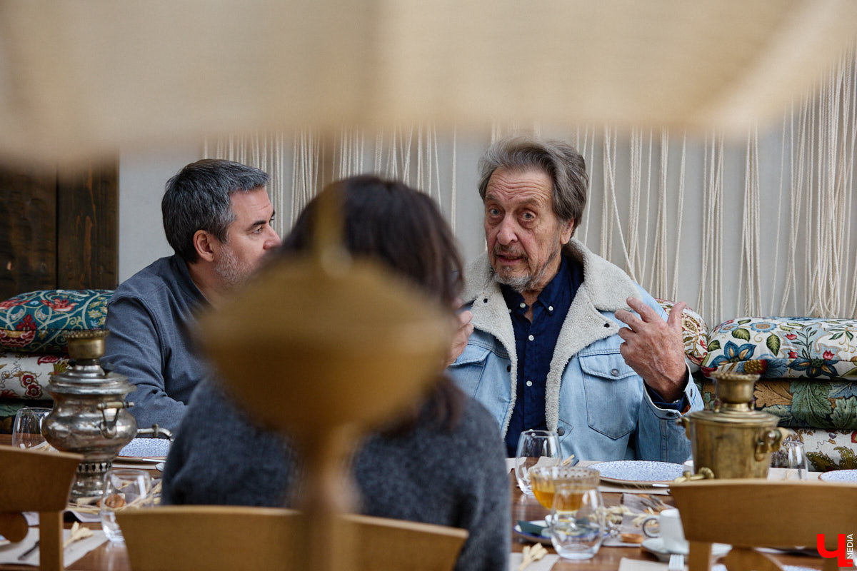 Кого только не принимал радушный Суздаль! На днях список достопочтенных гостей пополнил совершенно удивительный человек. На Владимирскую землю ступил инженер, бизнесмен и отец создателя Tesla, Илона Маска, Эррол Маск. «Ключ-Медиа» не упустил возможности встретиться и пообщаться с легендарной личностью.