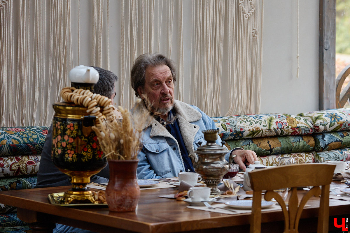 Кого только не принимал радушный Суздаль! На днях список достопочтенных гостей пополнил совершенно удивительный человек. На Владимирскую землю ступил инженер, бизнесмен и отец создателя Tesla, Илона Маска, Эррол Маск. «Ключ-Медиа» не упустил возможности встретиться и пообщаться с легендарной личностью.