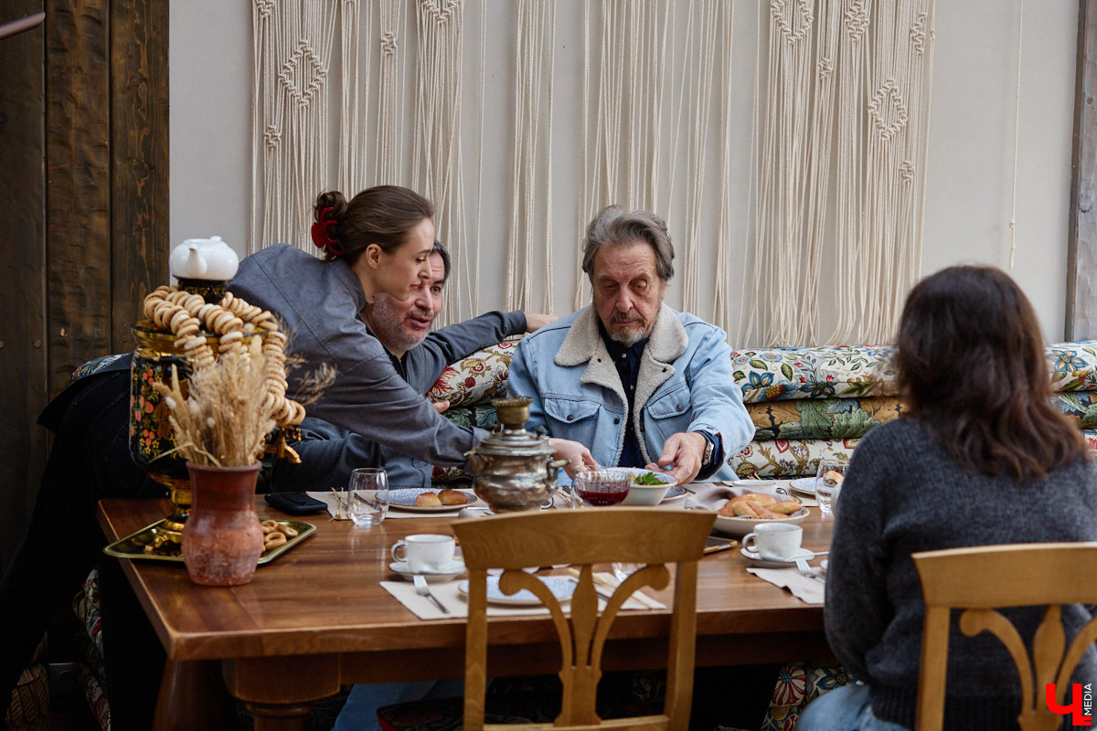 Кого только не принимал радушный Суздаль! На днях список достопочтенных гостей пополнил совершенно удивительный человек. На Владимирскую землю ступил инженер, бизнесмен и отец создателя Tesla, Илона Маска, Эррол Маск. «Ключ-Медиа» не упустил возможности встретиться и пообщаться с легендарной личностью.