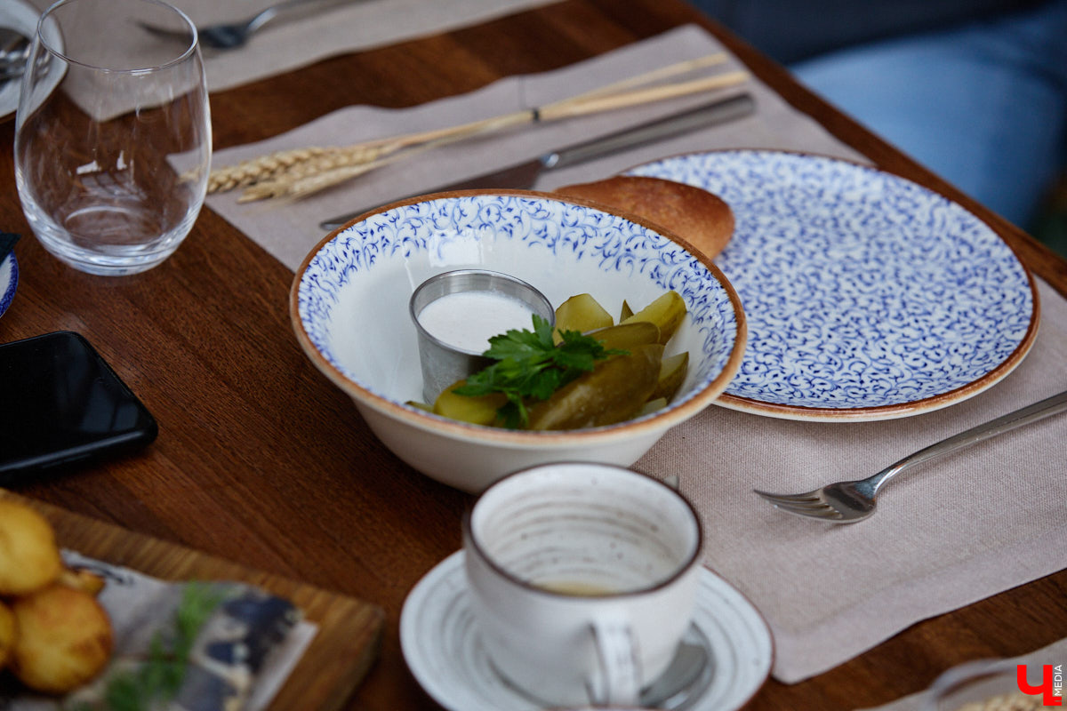 Кого только не принимал радушный Суздаль! На днях список достопочтенных гостей пополнил совершенно удивительный человек. На Владимирскую землю ступил инженер, бизнесмен и отец создателя Tesla, Илона Маска, Эррол Маск. «Ключ-Медиа» не упустил возможности встретиться и пообщаться с легендарной личностью.