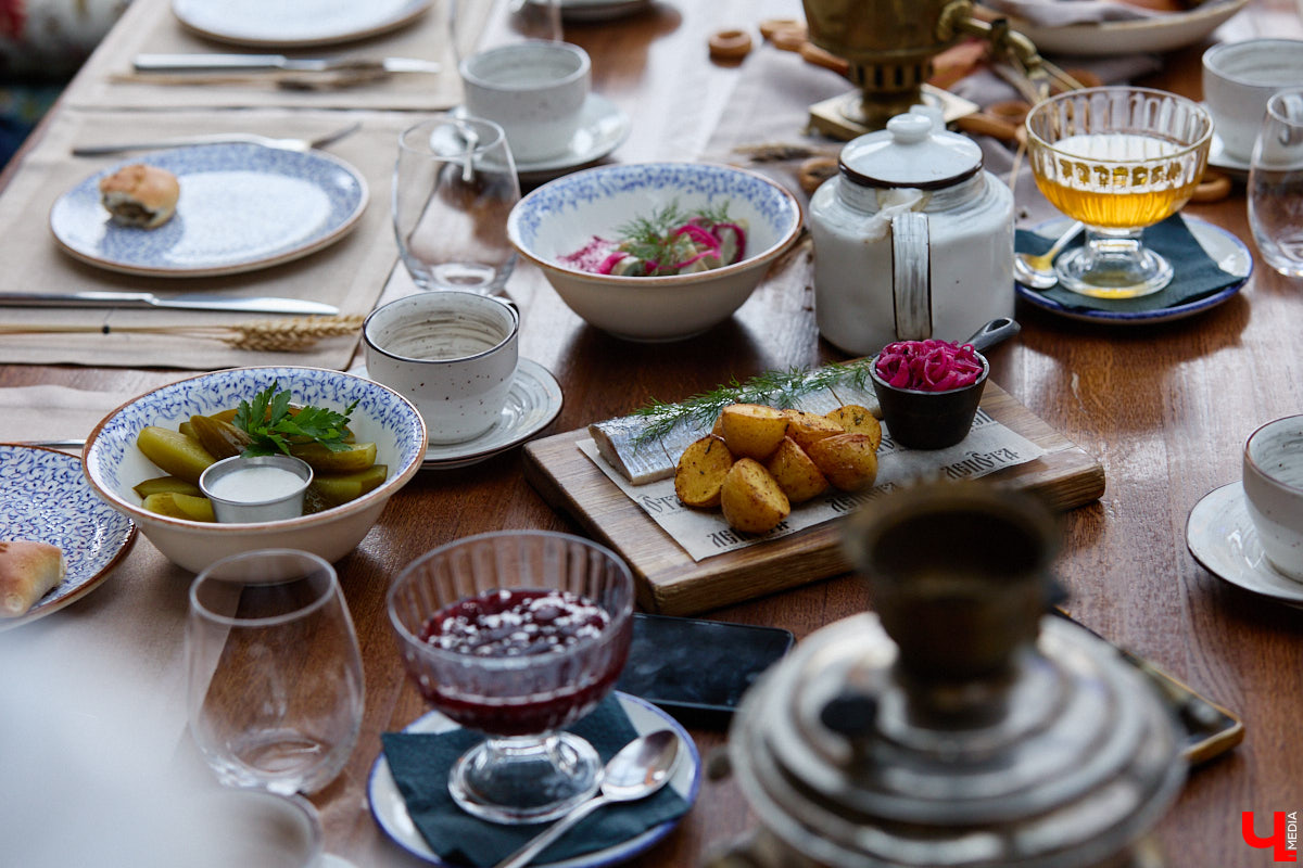 Кого только не принимал радушный Суздаль! На днях список достопочтенных гостей пополнил совершенно удивительный человек. На Владимирскую землю ступил инженер, бизнесмен и отец создателя Tesla, Илона Маска, Эррол Маск. «Ключ-Медиа» не упустил возможности встретиться и пообщаться с легендарной личностью.