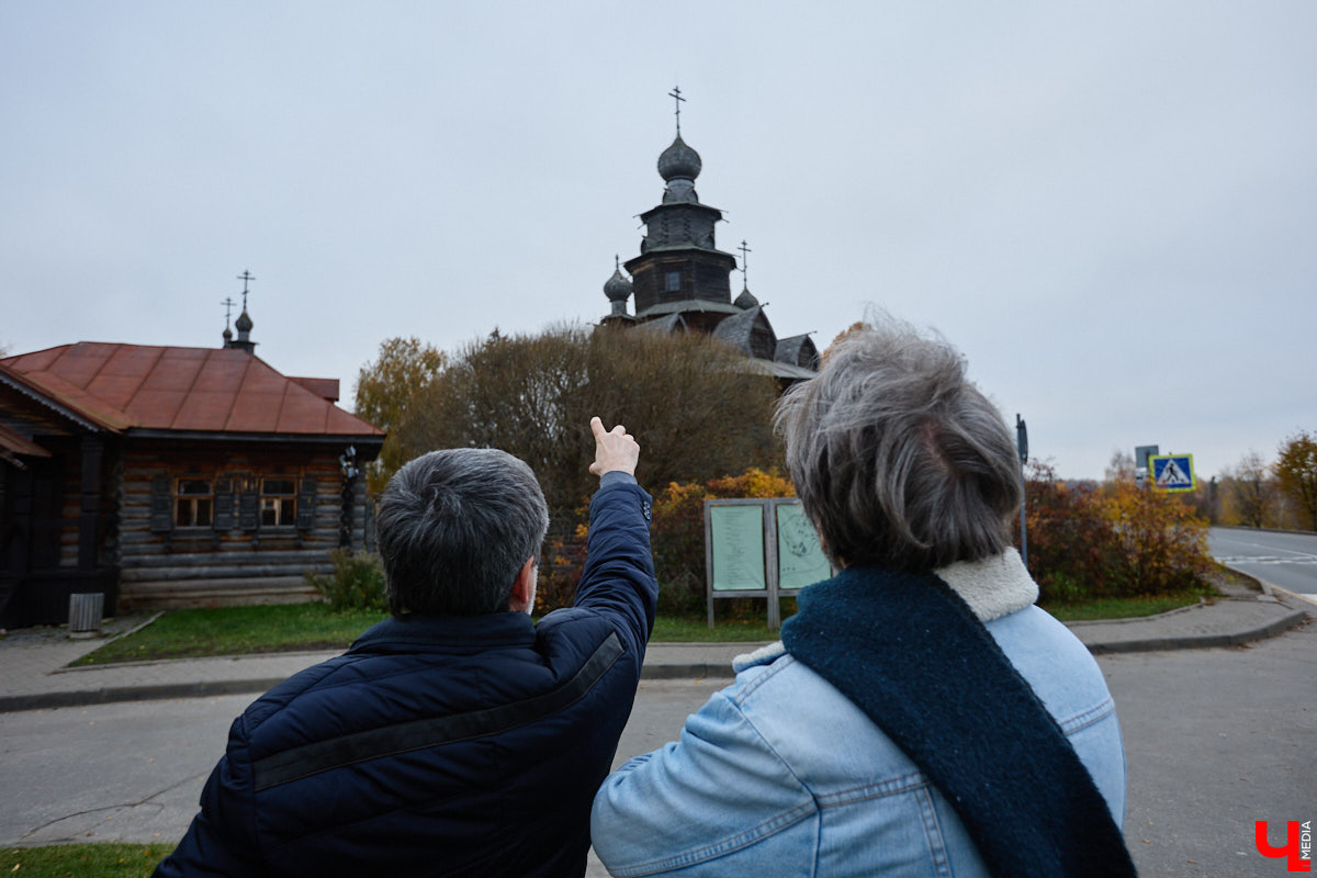 Кого только не принимал радушный Суздаль! На днях список достопочтенных гостей пополнил совершенно удивительный человек. На Владимирскую землю ступил инженер, бизнесмен и отец создателя Tesla, Илона Маска, Эррол Маск. «Ключ-Медиа» не упустил возможности встретиться и пообщаться с легендарной личностью.