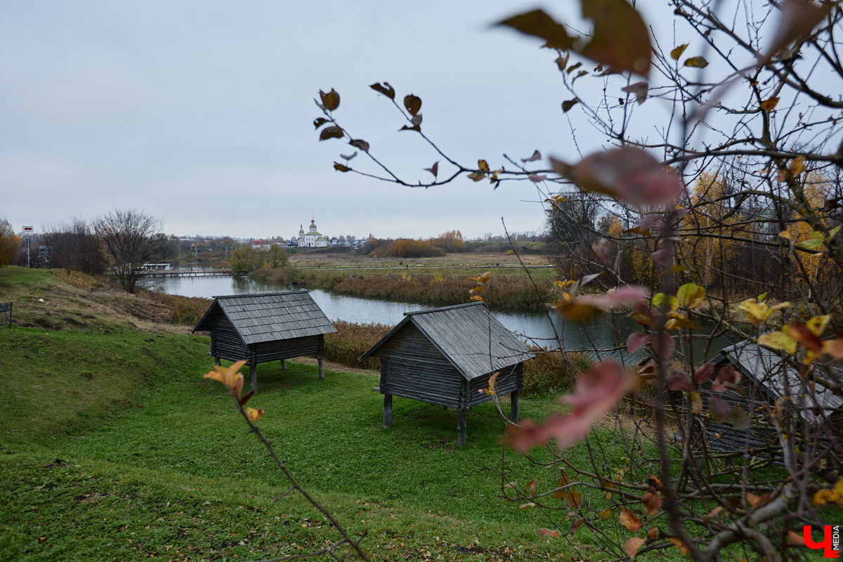 Кого только не принимал радушный Суздаль! На днях список достопочтенных гостей пополнил совершенно удивительный человек. На Владимирскую землю ступил инженер, бизнесмен и отец создателя Tesla, Илона Маска, Эррол Маск. «Ключ-Медиа» не упустил возможности встретиться и пообщаться с легендарной личностью.