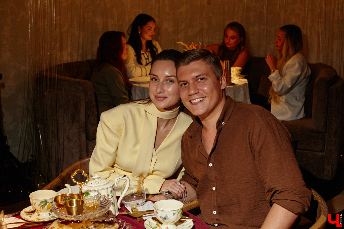 Ресторан «На Чехова» представил знакомые блюда в свежем прочтении! В заведении появилось обновленное русское меню, автором которого стал шеф-повар Юрий Ковальчук. Ужин-презентация с участием популярных владимирских блогеров прошел в четверг. «Ключ-Медиа» побывал на праздничном вечере и узнал, какими теперь блюдами там будут удивлять гостей.