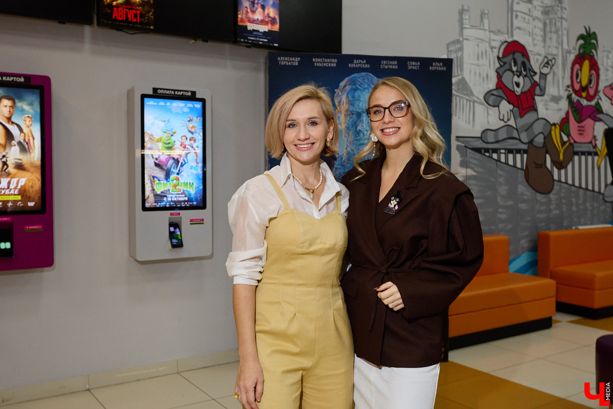 23 октября на большие экраны вышла сказка отечественного производства «Алиса в стране чудес». Увидеть фильм одними из первых посчастливилось владимирцам. Показ приурочили ко дню рождения «Киномакса — РусьКино». На днях кинотеатру исполнился ровно год. На празднике в честь этого события побывал «Ключ-Медиа».