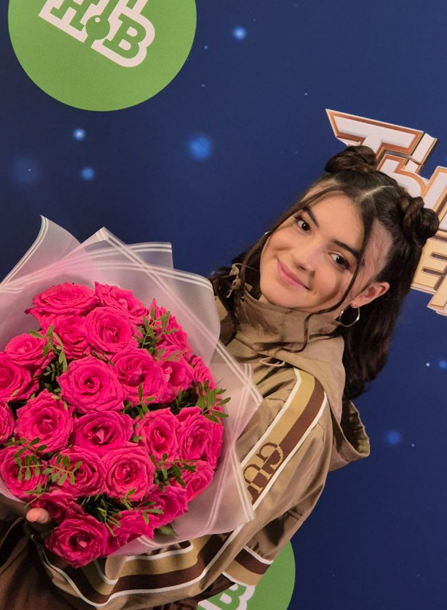 Покорившая сердца многих владимирцев Айсу Гаджиева выбыла из полуфинала 9-го сезона шоу «Ты супер!». К сожалению, волнение взяло верх над талантом. Школьница из Петушинского района уже вернулась домой с дипломом об участии в руках и советами от профи музыкальной индустрии. Мыслями насчет своего поражения она поделилась с «Ключ-Медиа».