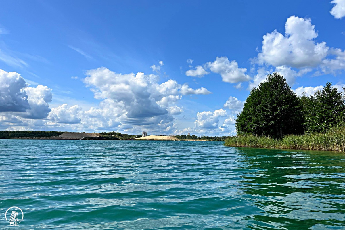 Нижегородские блогеры Алексей и Мария Левкины продолжают показывать, что скрывают водоемы 33-го региона. Ребята смело опускаются на дно рек и озер, чтобы сделать впечатляющие кадры. Пара вернулась во Владимирскую область, чтобы исследовать еще несколько интересных локаций.