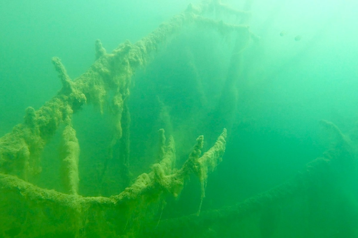 Нижегородские блогеры Алексей и Мария Левкины продолжают показывать, что скрывают водоемы 33-го региона. Ребята смело опускаются на дно рек и озер, чтобы сделать впечатляющие кадры. Пара вернулась во Владимирскую область, чтобы исследовать еще несколько интересных локаций.