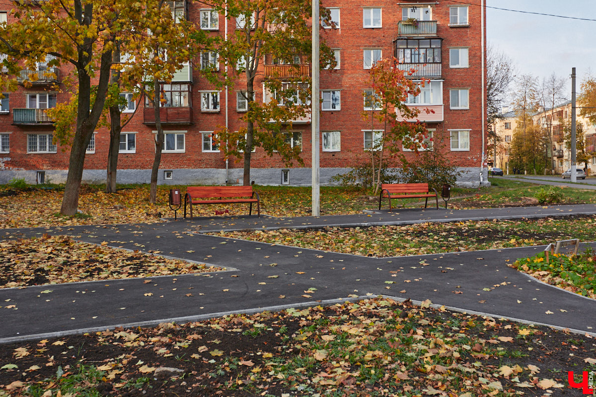 Городские садовники, не теряя времени даром, строят планы по облагораживанию улиц и скверов Владимира на весенне-летний сезон. Особое внимание уделят четырем въездам в столицу региона, воплотят в жизнь «зеленый» проект на разворотном кольце на стыке Безыменского и Комиссарова, а также прислушаются к пожеланиями жителей, жаждущих новых деревьев взамен вырубленных на Усти-на-Лабе.