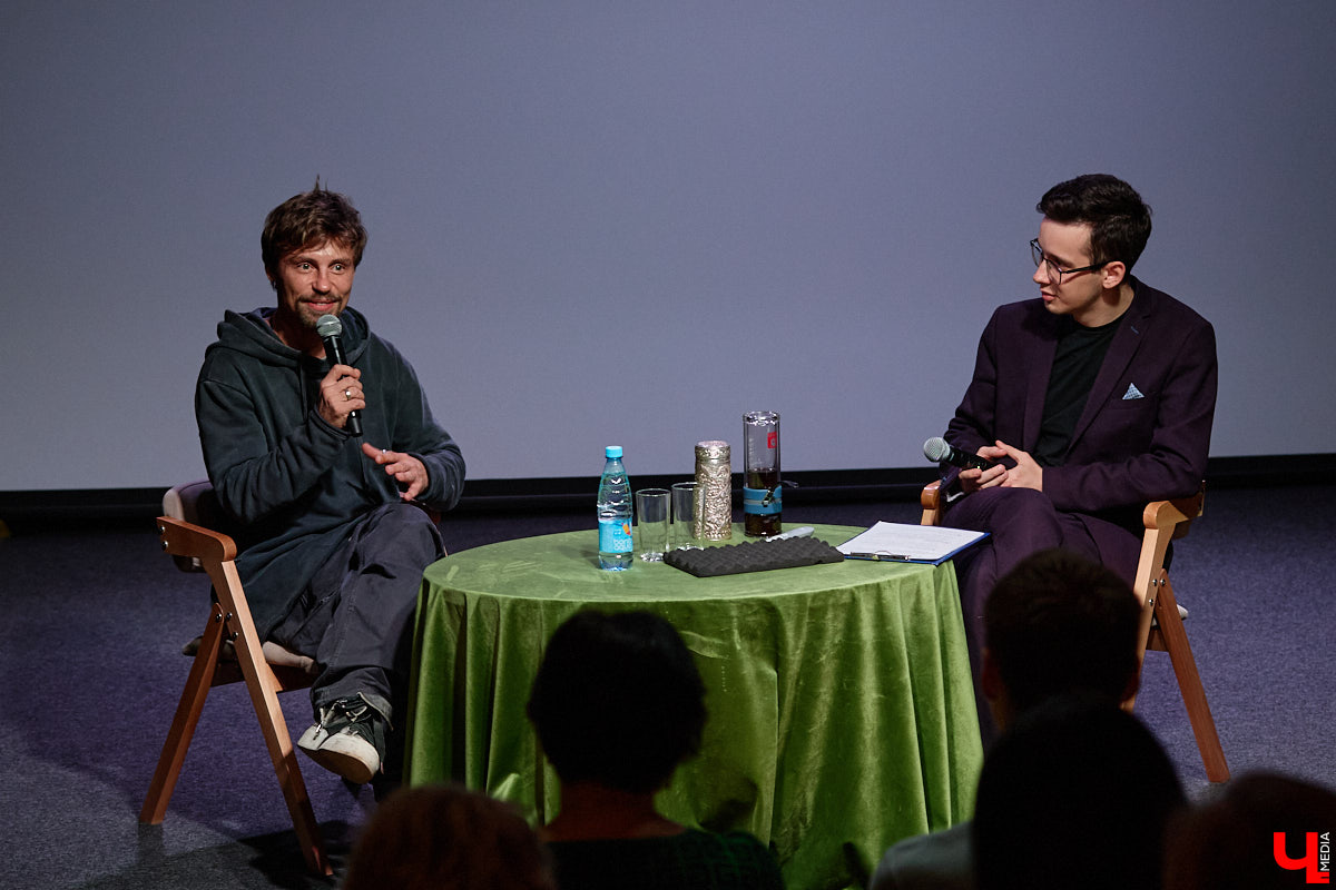 Для него все роли главные! Звезда «Ералаша», а также сериалов «Кадетство» и «Папины дочки» Александр Головин встретился во Владимире со своими поклонниками. «Ключ-Медиа» побывал на творческой встрече и узнал про отношения 36-летнего актера с товарищами по нашумевшему в нулевые проекту и новые работы, в которых теперь задействован бывший «суворовец Максим Макаров».