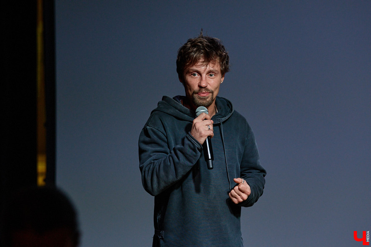 Для него все роли главные! Звезда «Ералаша», а также сериалов «Кадетство» и «Папины дочки» Александр Головин встретился во Владимире со своими поклонниками. «Ключ-Медиа» побывал на творческой встрече и узнал про отношения 36-летнего актера с товарищами по нашумевшему в нулевые проекту и новые работы, в которых теперь задействован бывший «суворовец Максим Макаров».