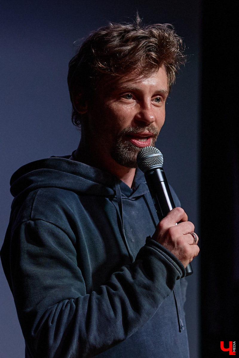 Для него все роли главные! Звезда «Ералаша», а также сериалов «Кадетство» и «Папины дочки» Александр Головин встретился во Владимире со своими поклонниками. «Ключ-Медиа» побывал на творческой встрече и узнал про отношения 36-летнего актера с товарищами по нашумевшему в нулевые проекту и новые работы, в которых теперь задействован бывший «суворовец Максим Макаров».