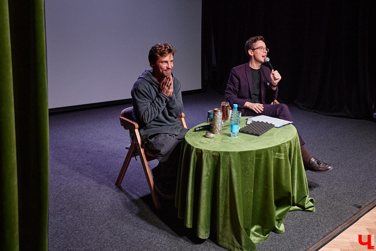 Для него все роли главные! Звезда «Ералаша», а также сериалов «Кадетство» и «Папины дочки» Александр Головин встретился во Владимире со своими поклонниками. «Ключ-Медиа» побывал на творческой встрече и узнал про отношения 36-летнего актера с товарищами по нашумевшему в нулевые проекту и новые работы, в которых теперь задействован бывший «суворовец Максим Макаров».