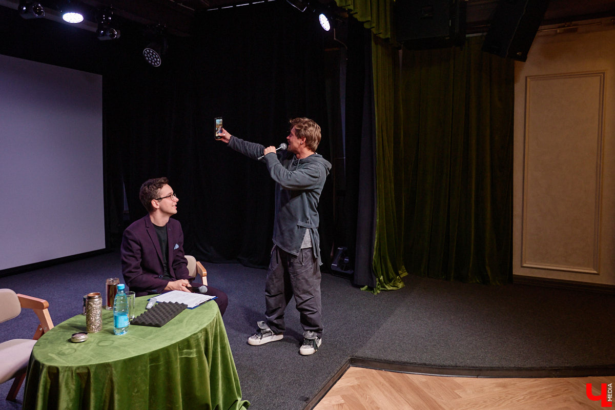 Для него все роли главные! Звезда «Ералаша», а также сериалов «Кадетство» и «Папины дочки» Александр Головин встретился во Владимире со своими поклонниками. «Ключ-Медиа» побывал на творческой встрече и узнал про отношения 36-летнего актера с товарищами по нашумевшему в нулевые проекту и новые работы, в которых теперь задействован бывший «суворовец Максим Макаров».