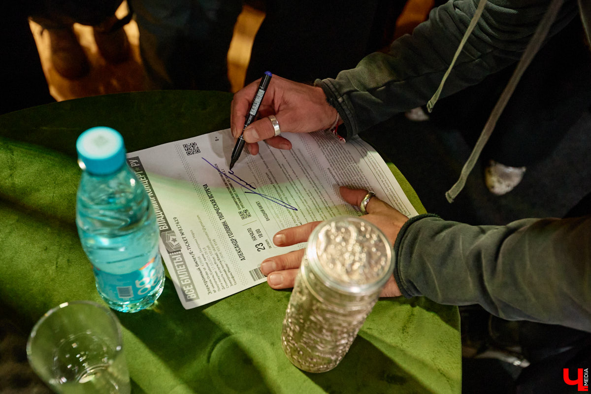 Для него все роли главные! Звезда «Ералаша», а также сериалов «Кадетство» и «Папины дочки» Александр Головин встретился во Владимире со своими поклонниками. «Ключ-Медиа» побывал на творческой встрече и узнал про отношения 36-летнего актера с товарищами по нашумевшему в нулевые проекту и новые работы, в которых теперь задействован бывший «суворовец Максим Макаров».