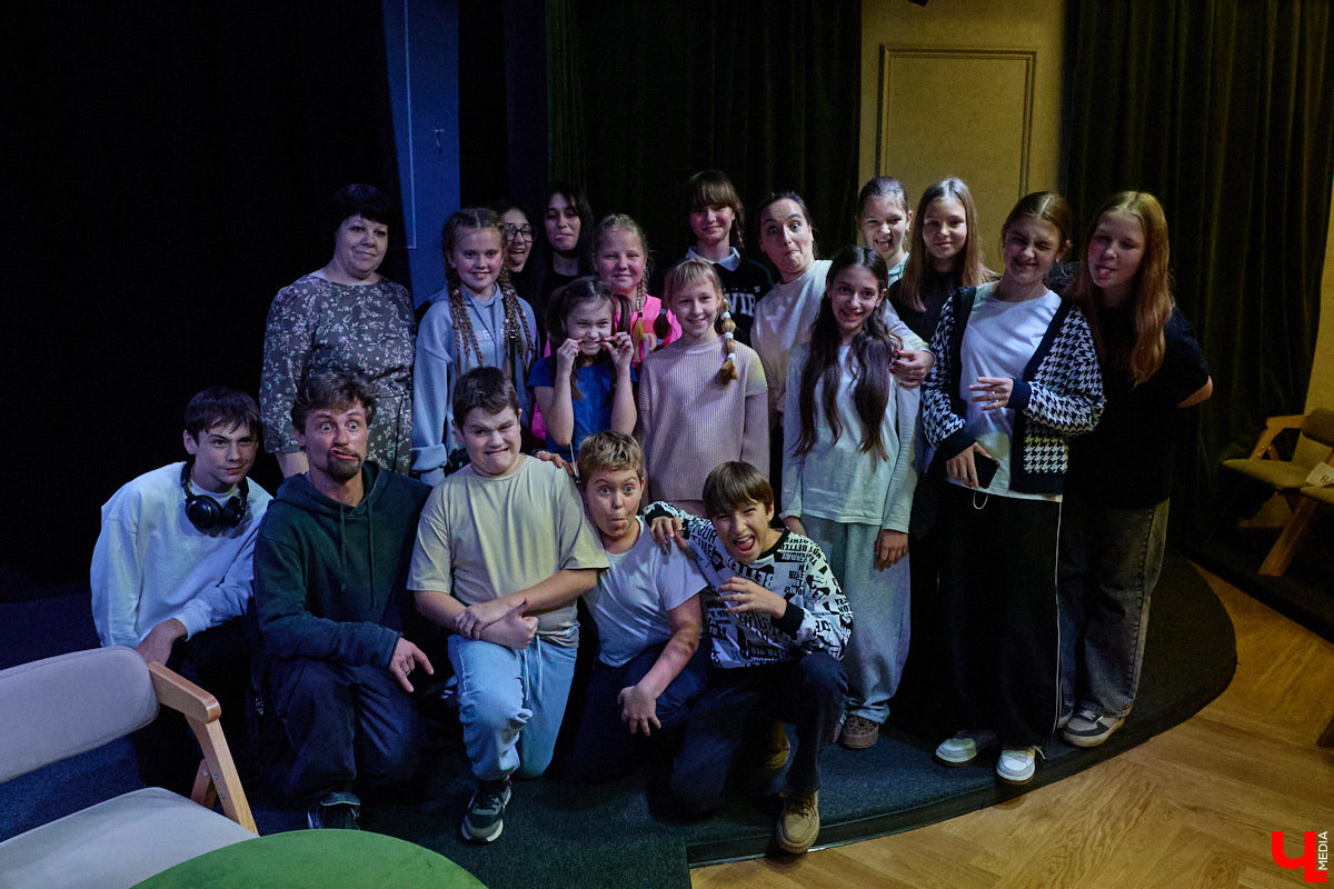 Для него все роли главные! Звезда «Ералаша», а также сериалов «Кадетство» и «Папины дочки» Александр Головин встретился во Владимире со своими поклонниками. «Ключ-Медиа» побывал на творческой встрече и узнал про отношения 36-летнего актера с товарищами по нашумевшему в нулевые проекту и новые работы, в которых теперь задействован бывший «суворовец Максим Макаров».