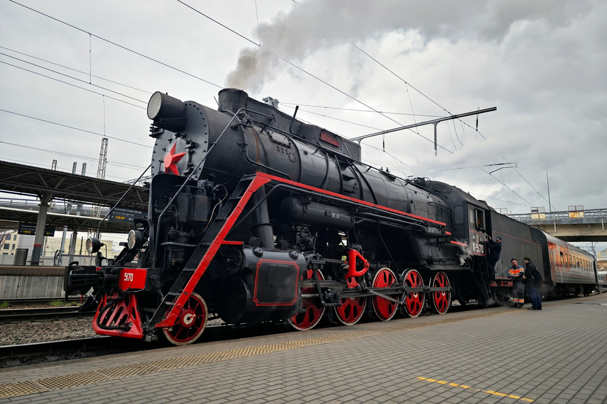 В 33-м регионе запускают необычный ретромаршрут «Владимир — Гусь-Хрустальный — Владимир». Прокатиться можно будет на поезде с паровой тягой, стилизованном под образец XIX века. Чем предлагают заняться путешественникам в городе, входящем в состав Малого Золотого кольца России, а также другие детали тура — читайте в нашем материале!