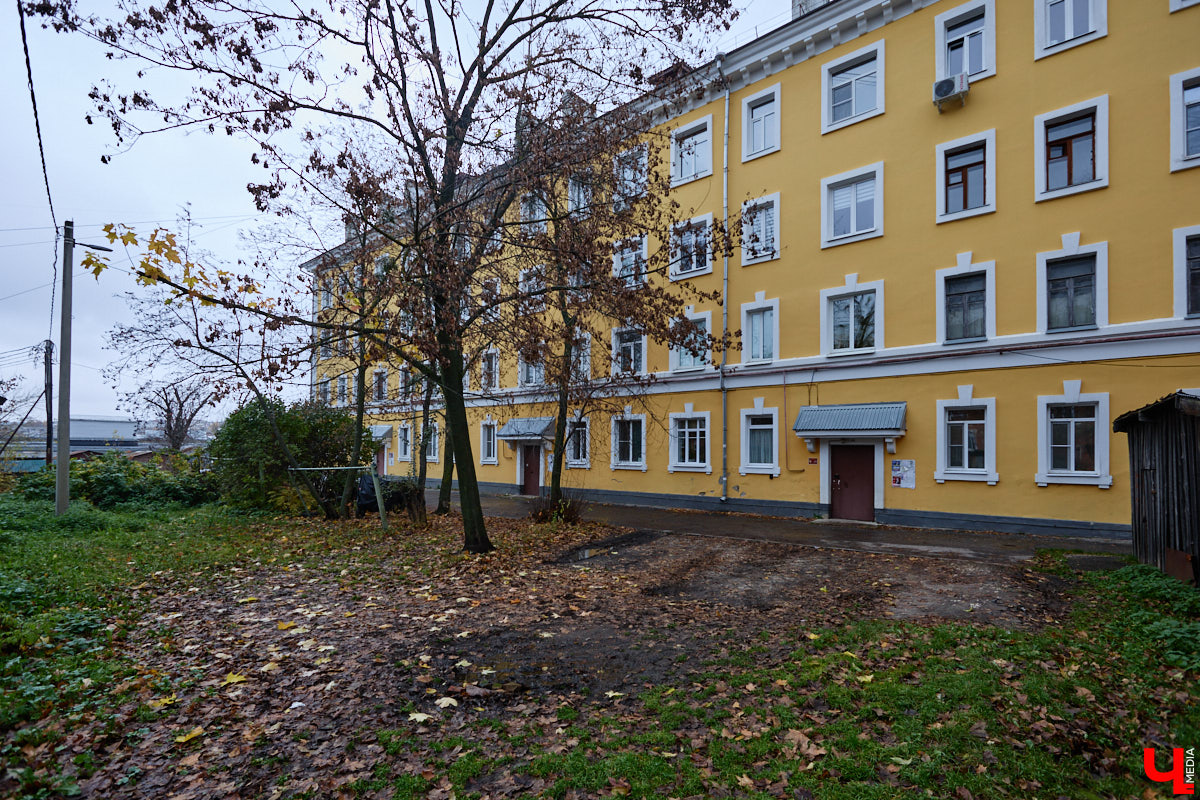 Хрущевки и серые «панельки» — неотъемлемая часть атмосферы русских городов. Но есть мнение, что такие непривлекательные сооружения угнетающе действуют на психику жителей. Уместны ли существующие цветовые доминанты в городской среде и нужно ли увеличивать их число в будущем? «Ключ-Медиа» объяснила владимирский архитектор.