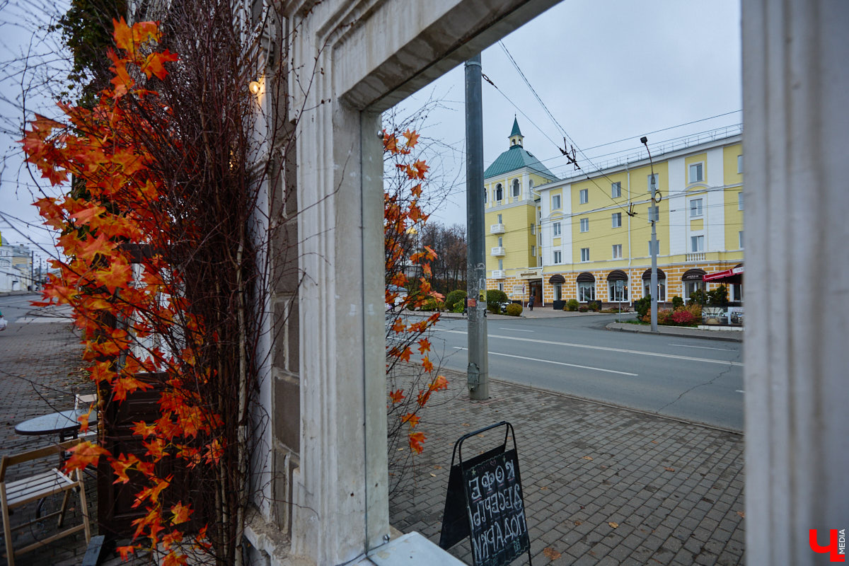 Хрущевки и серые «панельки» — неотъемлемая часть атмосферы русских городов. Но есть мнение, что такие непривлекательные сооружения угнетающе действуют на психику жителей. Уместны ли существующие цветовые доминанты в городской среде и нужно ли увеличивать их число в будущем? «Ключ-Медиа» объяснила владимирский архитектор.