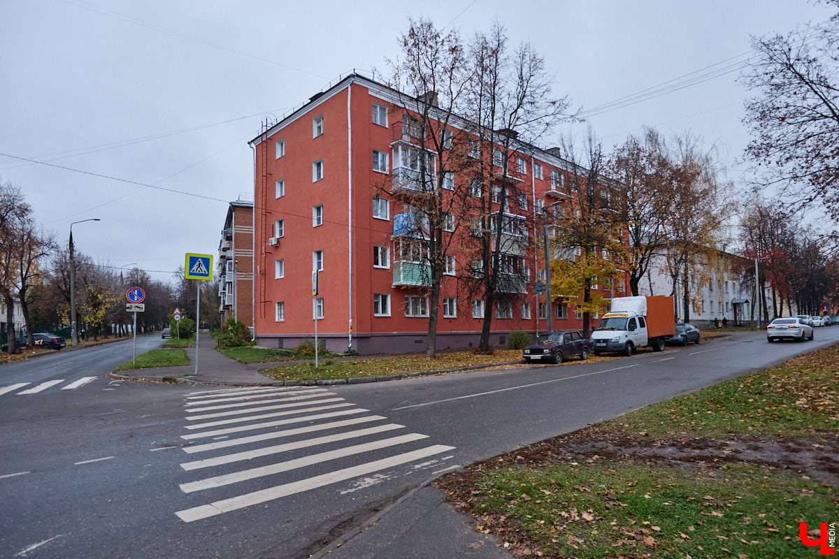 Хрущевки и серые «панельки» — неотъемлемая часть атмосферы русских городов. Но есть мнение, что такие непривлекательные сооружения угнетающе действуют на психику жителей. Уместны ли существующие цветовые доминанты в городской среде и нужно ли увеличивать их число в будущем? «Ключ-Медиа» объяснила владимирский архитектор.