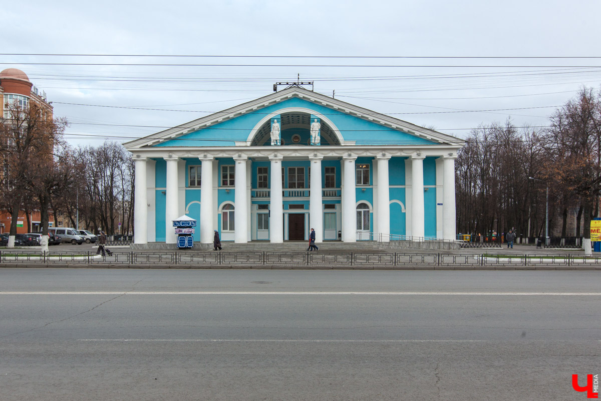 Хрущевки и серые «панельки» — неотъемлемая часть атмосферы русских городов. Но есть мнение, что такие непривлекательные сооружения угнетающе действуют на психику жителей. Уместны ли существующие цветовые доминанты в городской среде и нужно ли увеличивать их число в будущем? «Ключ-Медиа» объяснила владимирский архитектор.