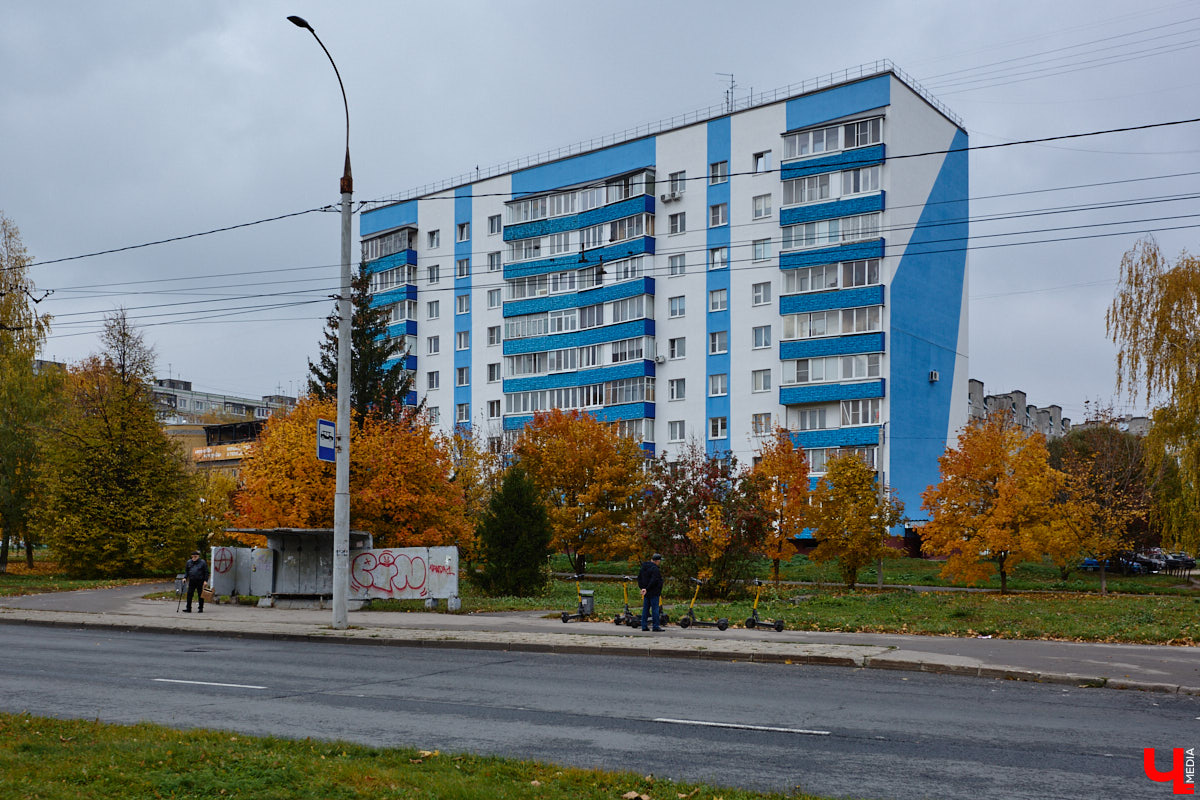Хрущевки и серые «панельки» — неотъемлемая часть атмосферы русских городов. Но есть мнение, что такие непривлекательные сооружения угнетающе действуют на психику жителей. Уместны ли существующие цветовые доминанты в городской среде и нужно ли увеличивать их число в будущем? «Ключ-Медиа» объяснила владимирский архитектор.