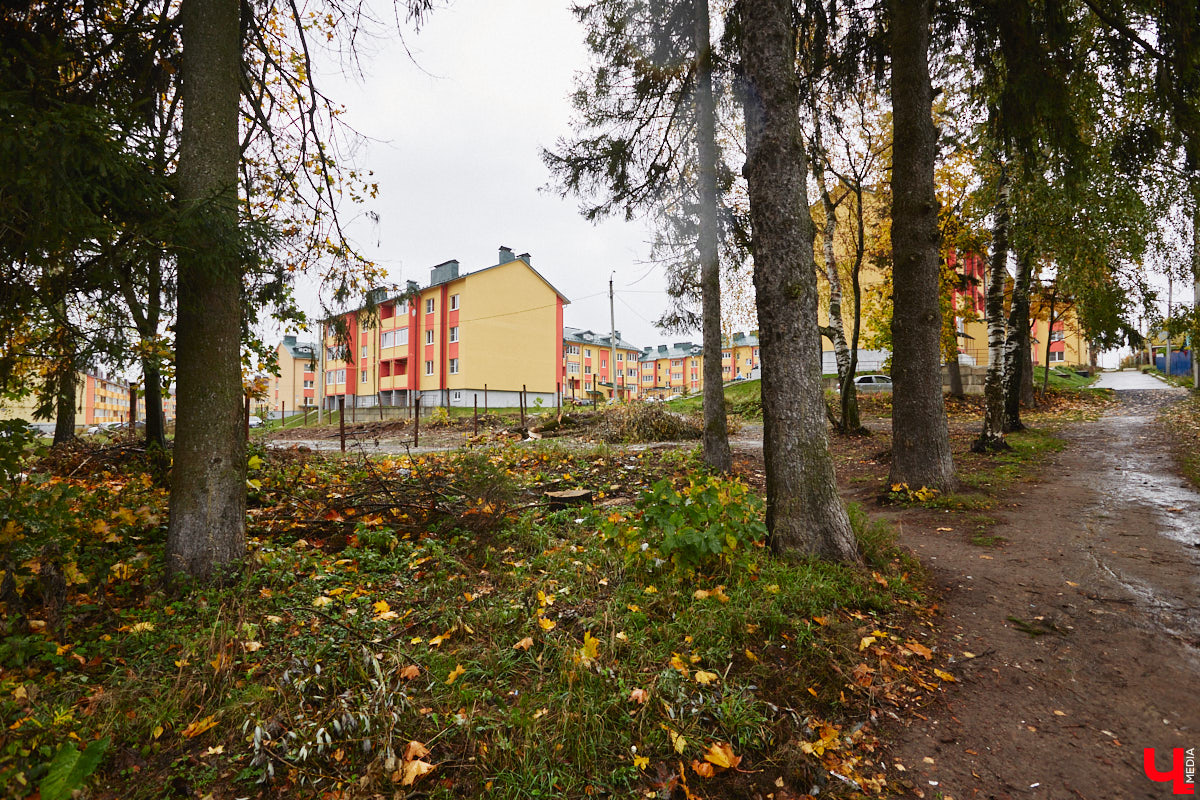Хрущевки и серые «панельки» — неотъемлемая часть атмосферы русских городов. Но есть мнение, что такие непривлекательные сооружения угнетающе действуют на психику жителей. Уместны ли существующие цветовые доминанты в городской среде и нужно ли увеличивать их число в будущем? «Ключ-Медиа» объяснила владимирский архитектор.