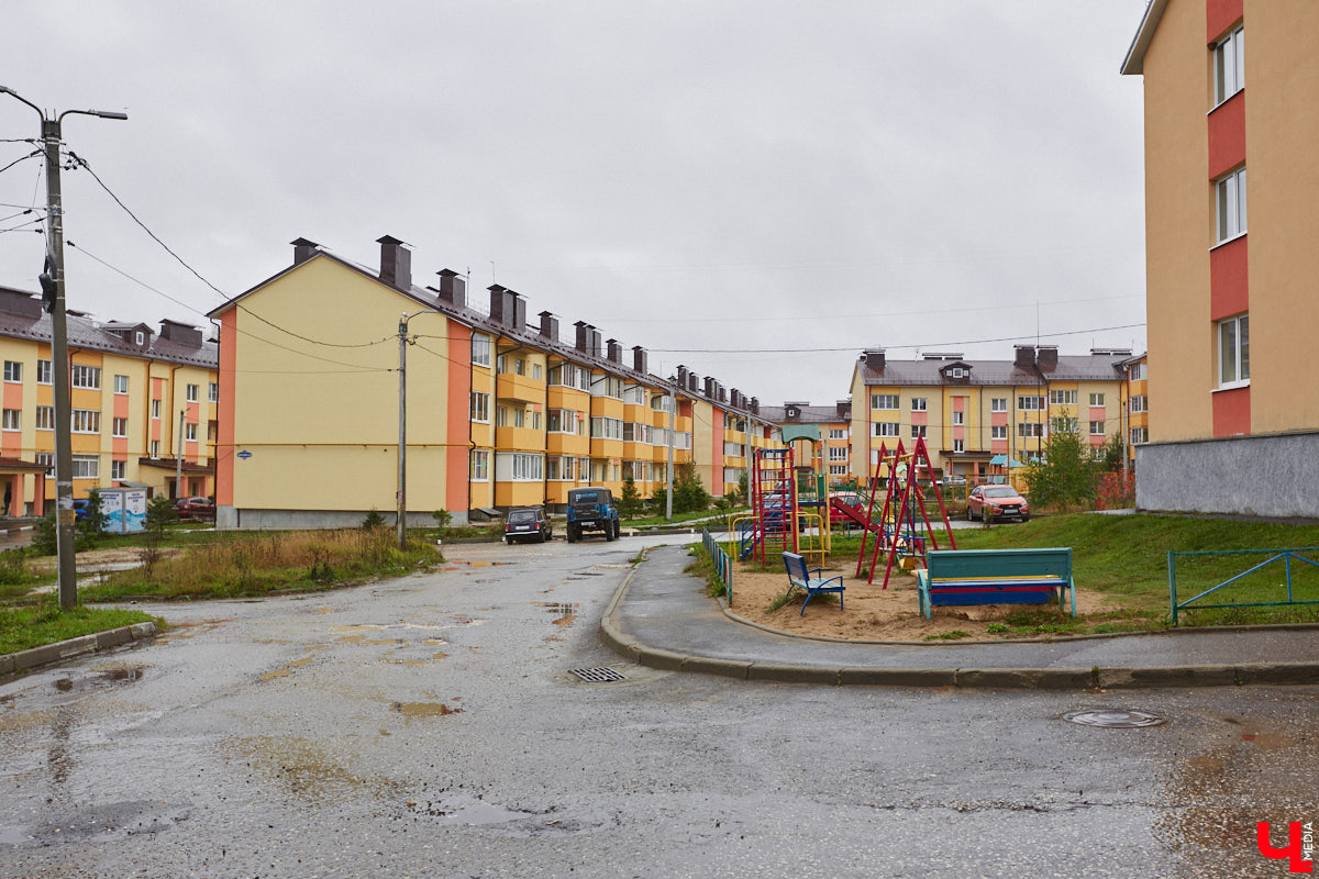 Хрущевки и серые «панельки» — неотъемлемая часть атмосферы русских городов. Но есть мнение, что такие непривлекательные сооружения угнетающе действуют на психику жителей. Уместны ли существующие цветовые доминанты в городской среде и нужно ли увеличивать их число в будущем? «Ключ-Медиа» объяснила владимирский архитектор.