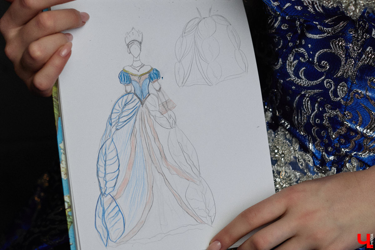 Майя Филимонова не только звезда пауэрлифтинга и конкурсов красоты. С недавних пор она пробует себя в роли дизайнера. Главным достижением начинающей швеи является недавно завершенный нарядный триколор: девушка явила на свет роскошные платья в белом, красном и синем цветах. Последнее «императорское» творение вживую увидел «Ключ-Медиа».