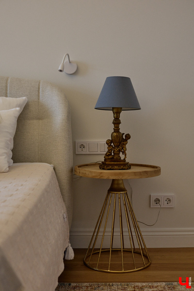 Татьяна Селезнева не только хозяйка двухкомнатной квартиры на Октябрьском проспекте, но и дизайнер интерьера. Как преображалась «сталинка» с сумасшедшим видом на обе стороны с помощью декора и стилистических решений, «Ключ-Медиа» поведала создательница пространства.