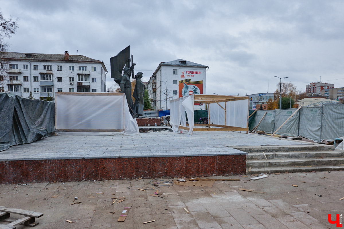 Владимирскую область преследует череда неудач, связанных с установкой и ремонтом памятников. Проект будущей скульптуры в честь Юрия Долгорукого отправили на доработку, изготовление фигуры Андрея Боголюбского, судя по всему, отложили в долгий ящик. Монумент на площади Победы никак не дождется конца реставрации, а в парке Пушкина возникли проблемы при восстановлении бронзового князя Владимира. В причинах возникших неурядиц разобрался «Ключ-Медиа».