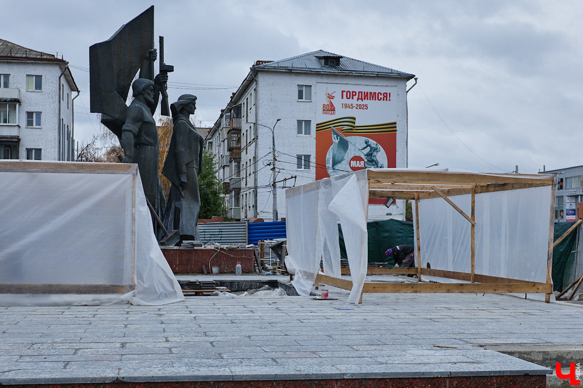 Владимирскую область преследует череда неудач, связанных с установкой и ремонтом памятников. Проект будущей скульптуры в честь Юрия Долгорукого отправили на доработку, изготовление фигуры Андрея Боголюбского, судя по всему, отложили в долгий ящик. Монумент на площади Победы никак не дождется конца реставрации, а в парке Пушкина возникли проблемы при восстановлении бронзового князя Владимира. В причинах возникших неурядиц разобрался «Ключ-Медиа».