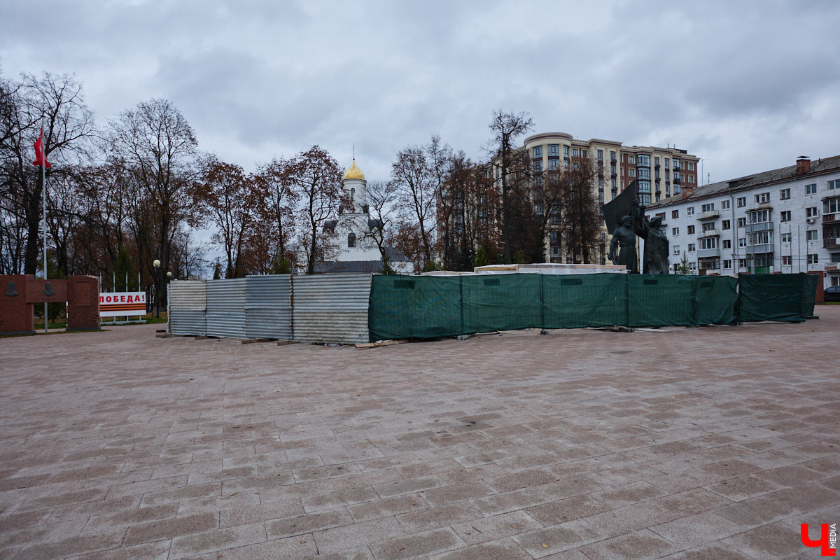 Владимирскую область преследует череда неудач, связанных с установкой и ремонтом памятников. Проект будущей скульптуры в честь Юрия Долгорукого отправили на доработку, изготовление фигуры Андрея Боголюбского, судя по всему, отложили в долгий ящик. Монумент на площади Победы никак не дождется конца реставрации, а в парке Пушкина возникли проблемы при восстановлении бронзового князя Владимира. В причинах возникших неурядиц разобрался «Ключ-Медиа».