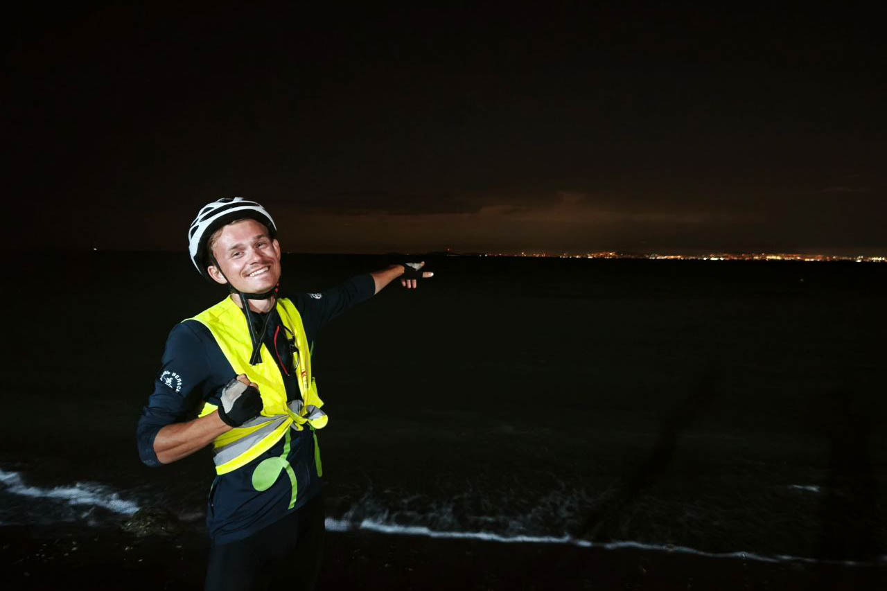 Спортивный психолог Александр Локалов переехал из Владимира в Казань восемь лет назад. Там он получил высшее образование, стал муниципальным служащим и оттуда же отправился в свой первый и сразу экстремальный велопробег. Следовал тот из Татарстана в Стамбул, повторяя исторический маршрут Великого шелкового пути.